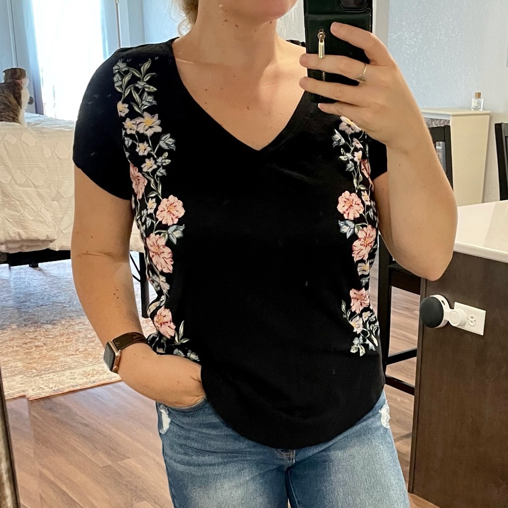 Torrid V neck T-shirt Sz 00